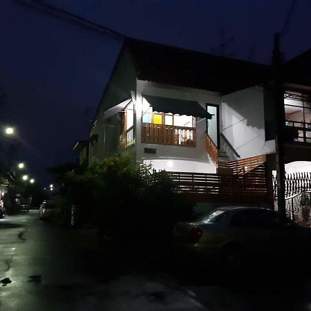 A & P House Apartment Банкок Екстериор снимка
