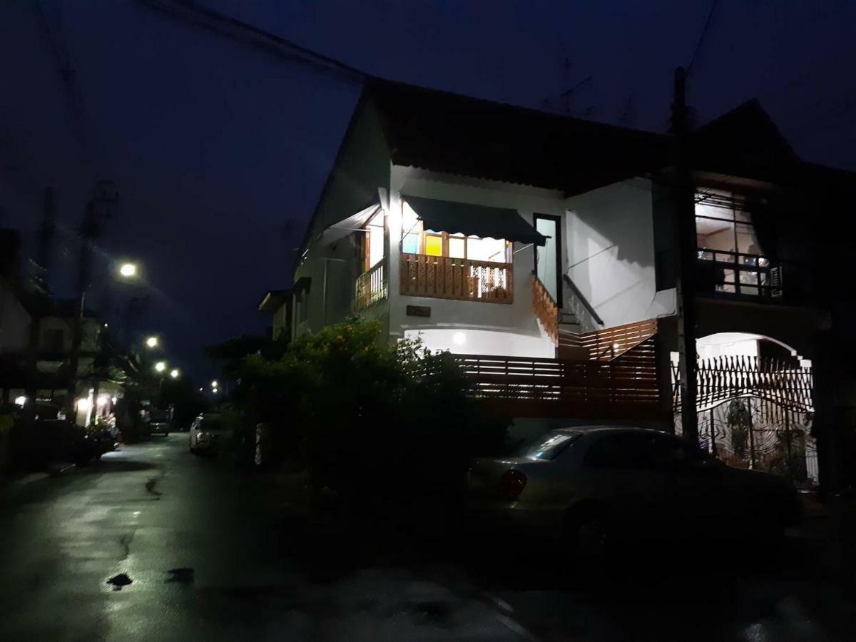 A & P House Apartment Банкок Екстериор снимка