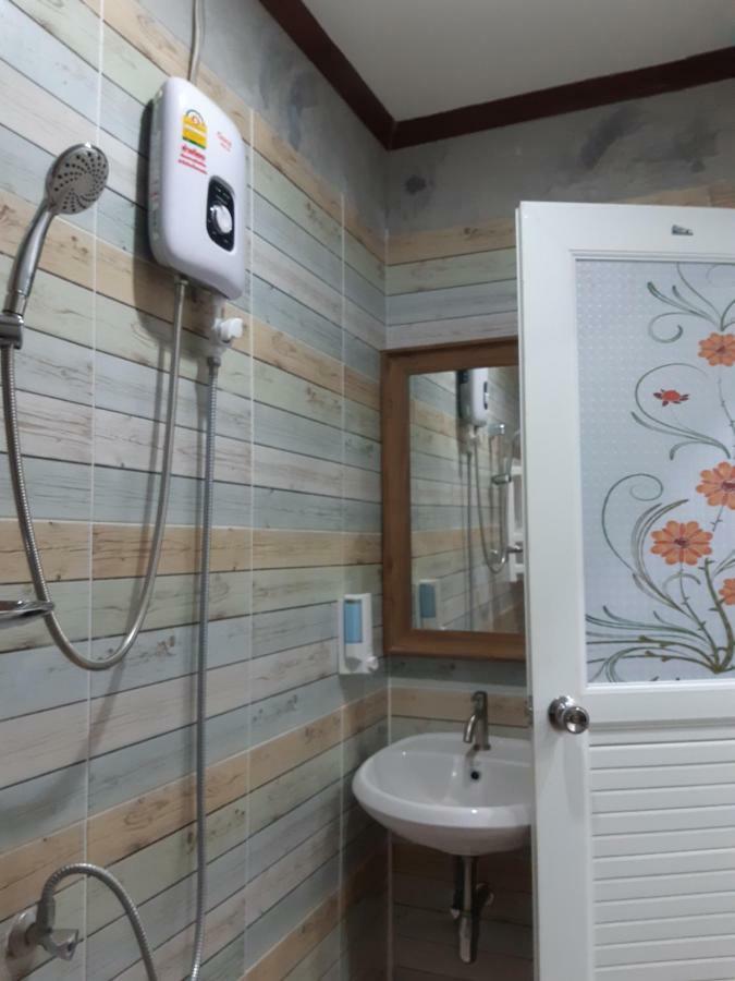 A & P House Apartment Банкок Екстериор снимка