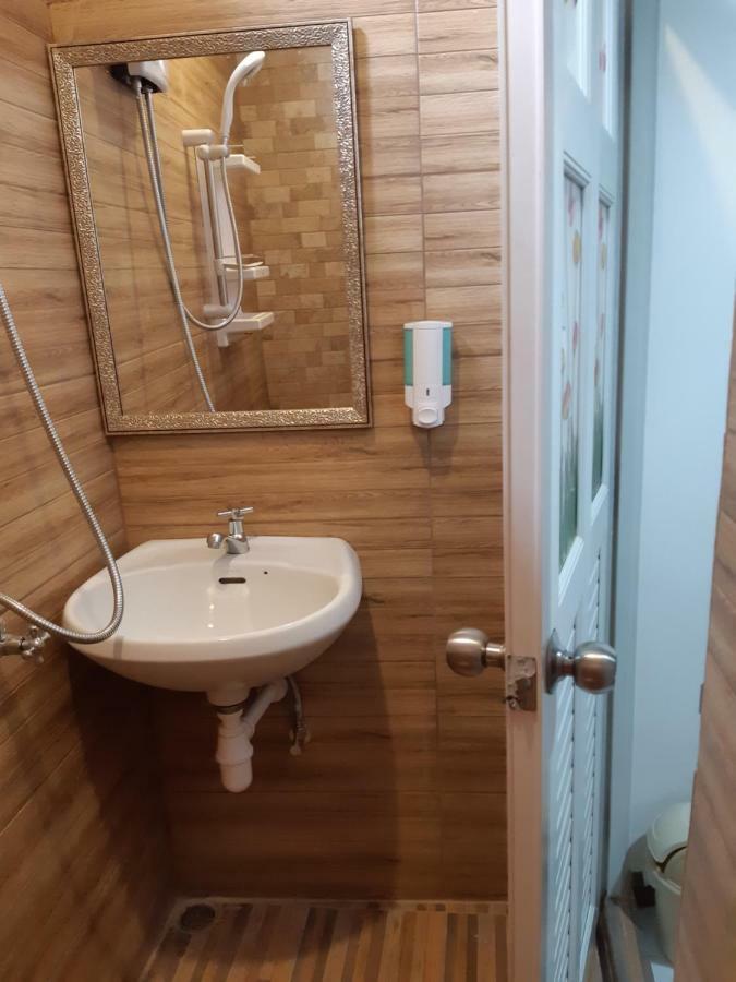 A & P House Apartment Банкок Екстериор снимка